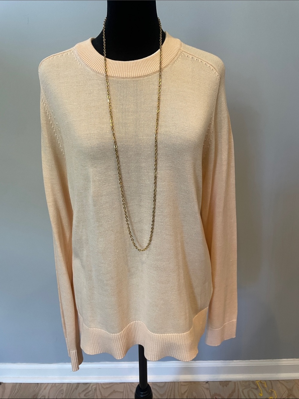 Light Peach Crewneck Sweater size large brand new